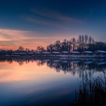 Lake Pochard Holiday Lodges South Cerney Buitenkant foto