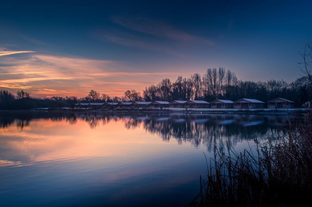 Lake Pochard Holiday Lodges South Cerney Buitenkant foto